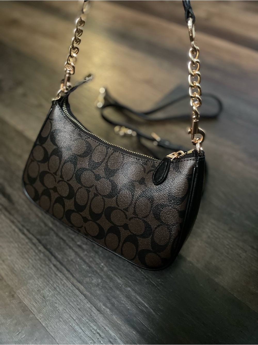 COACH Women Leather Shoulder Bag - Picture 2 of 5